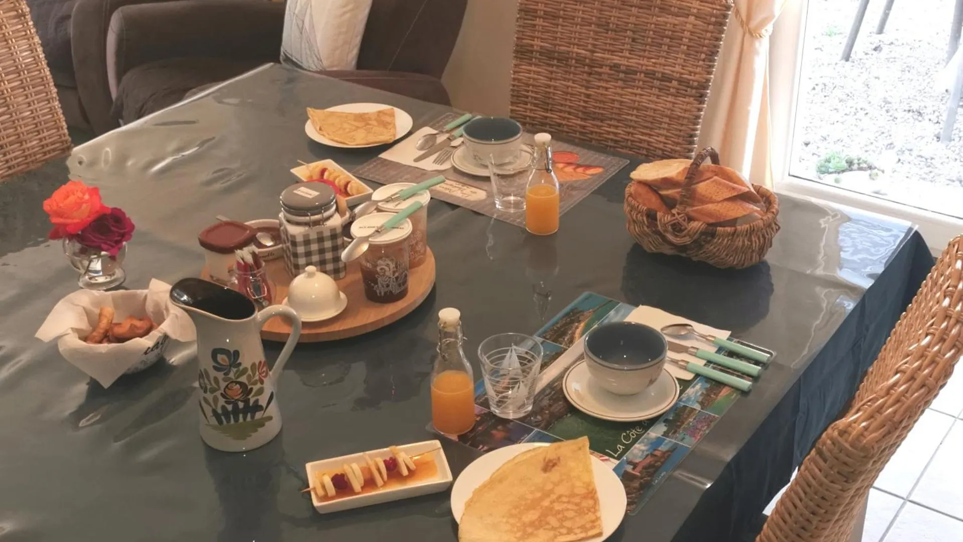 Chambre D'Hotes Cote Rance La Ville-ès-Nonais 住宿加早餐酒店